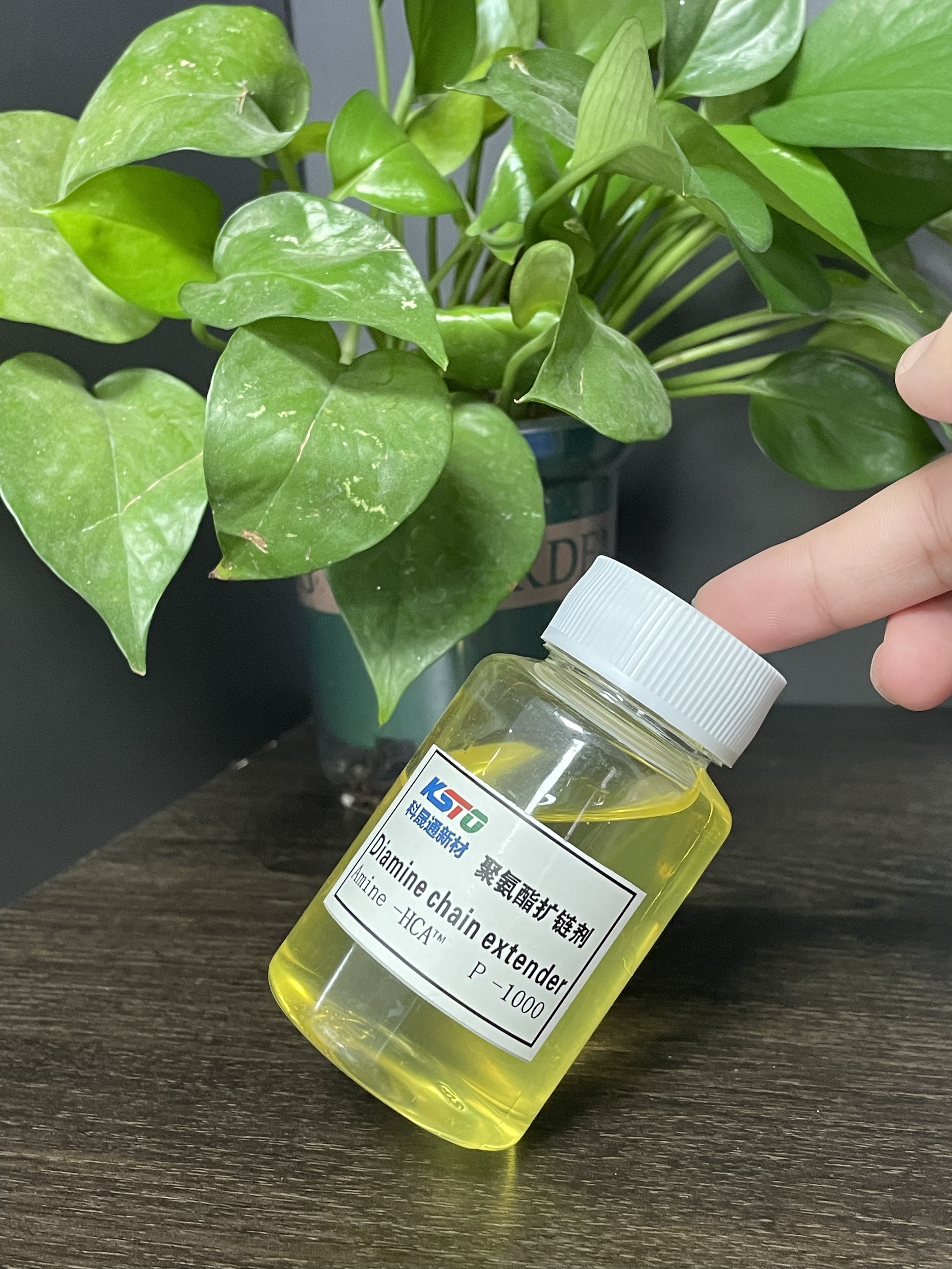 amine-HCA ™ P-1000 แอมเบอร์ความหนืดของเหลวโพลียูรีเทนโซ่ของเหลวสำหรับซีลรันต์