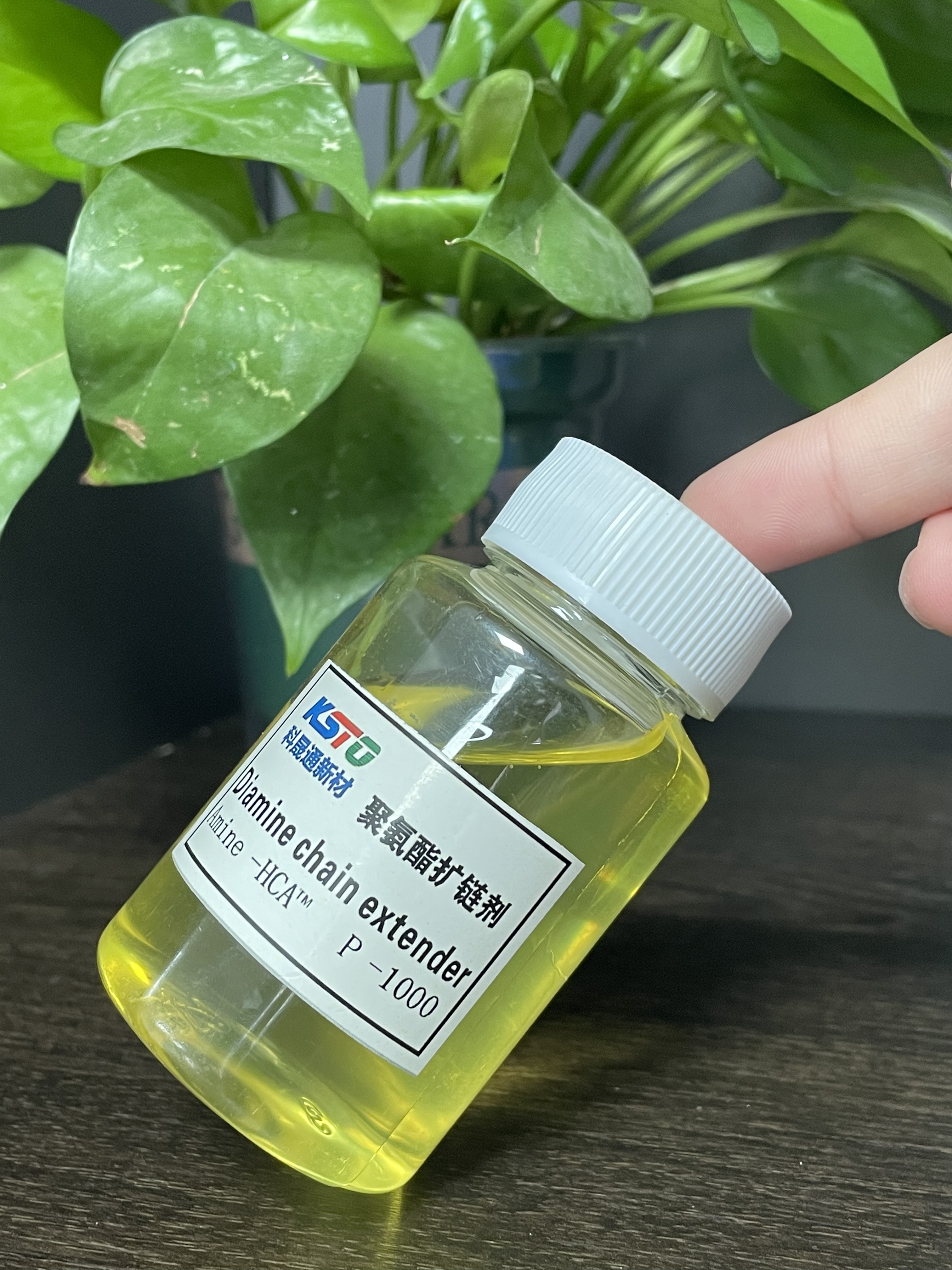 amine-HCA ™ P-1000 แอมเบอร์วิสต์ของเหลว diamine chain extender สำหรับระบบฉีดพ่น